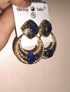 Fancy Earring Blue N White Stone