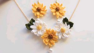 Handmade Daisy Crochet Necklace & Earrings Set