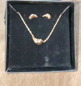Elegant Rose Gold Necklace &amp; Earring Set