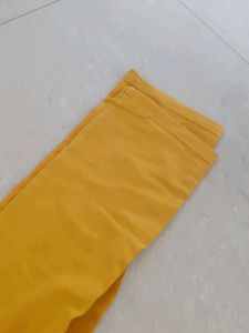Yellow Comfortable leggings