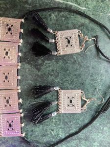 Necklace &amp; Earring Set