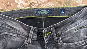 Men's Dark Wash Distressed Jeans
