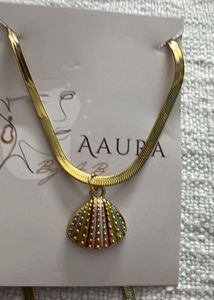 Gold Tone Shell Pendant Necklace