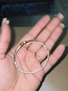 Elegant Floral Bangle Bracelet