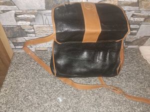 Classic Black &amp; Tan leather  Shoulder Bag