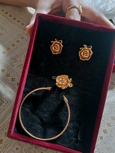 Rose Design Jewellery Set