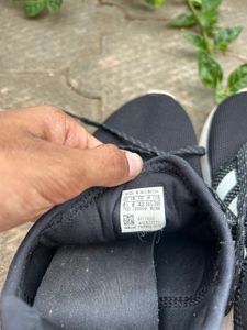 Unisex Adidas Black &amp; White Sports Shoes