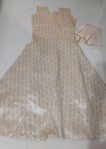 Elegant Ethnic Gown with Floral Embellishments
