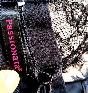 Elegant Lace Bra with Floral Embroidery brief 👍
