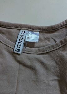 Beige crop t-shirt
