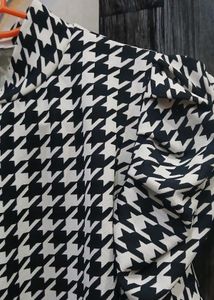 Houndstooth Print full sleeve top (new)