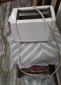 White Electric Pop-up Toaster- 2 slice