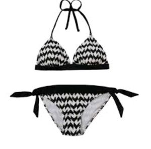 Chic Black &amp; White Bikini Set