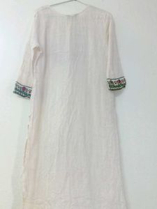 🌸 White Embroidered Kurti 💃price Drop Buy₹450🥳