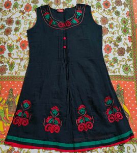 Embroidered Black Sleeveless Kurta