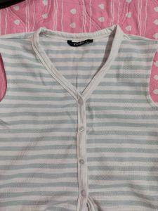 Striped Sleeveless V-Neck Top😜😜