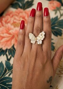 Elegant Flower Rings with Crystals