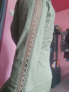 Comfortable Light Green Kurta with Button Detail