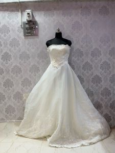 Elegant Strapless Wedding Gown