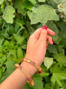 Anti tarnish Gold-Toned Bangles Set