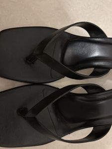 lino perros kitten heels