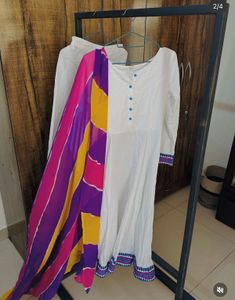 Elegant White Kurta Set with Vibrant Dupatta