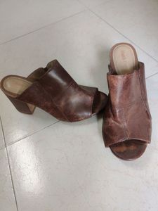 Brand- Hush puppies
