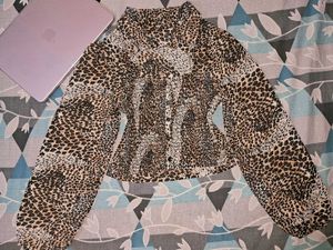 Stylish Leopard Print Crop Top🐆🌟💯
