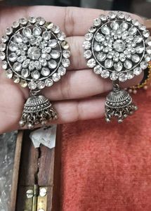 Beautiful Handcrafted Kundan Jhumka Earrings