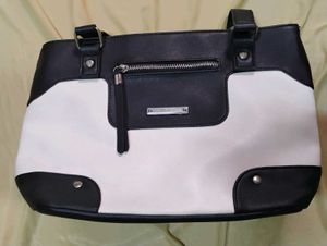 Nine West Black &amp; White Purse (Made in China)