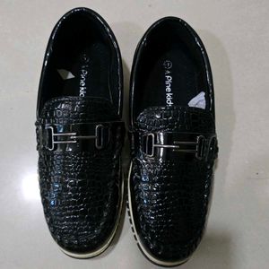 Boys Black Textured Loafers