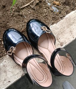 Girls Sandel (6 to 9Years)