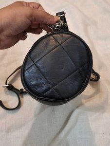 Stylish Black Barrel Handbag