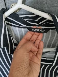 Chic Striped Cropped Shirt
