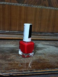 Huda Beauty Long Stay Nail Polish - Red