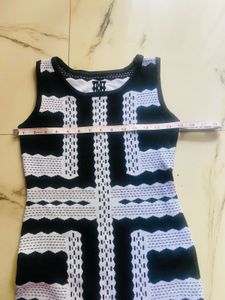 Chic Black &amp; White Knit Dress