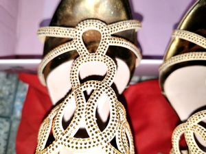 price droped😍Branded Princess Heel By Metro Sh