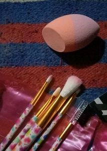 Makeup Brush With One Blender Puff