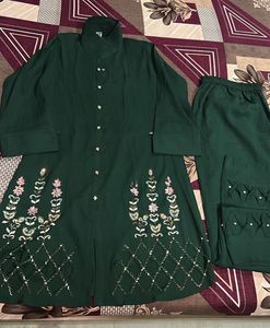 Elegant Green Embroidered Kurti Set