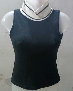Sleeveless Turtleneck Textured Top