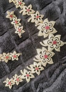 Ad jewellery necklace.American dimond Stunning Flo