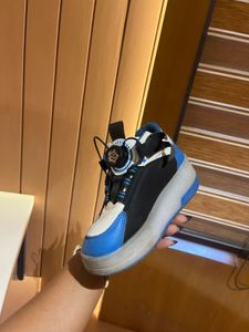 shoes which can be converted into skates