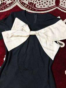 Chic Black Dress with Oversized Bow