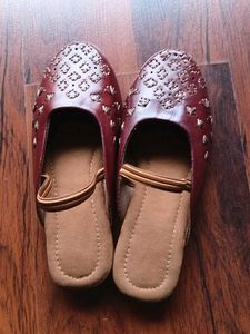 Maroon Juttis with Embellishments (6-8yrs)