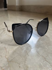URBANIC Black Aviator Sunglasses with Case