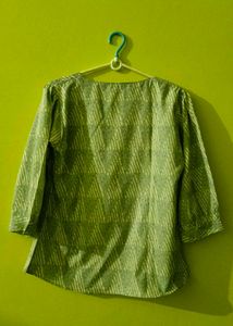 Green colur casual wear top perfect for everyday.