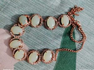 Vintage-Style Stone Choker