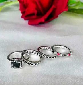 Pandora Ring Set of( 4 rings )