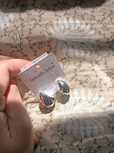 Stylish Silver Hoop Earrings | Women’s Fashion Ear