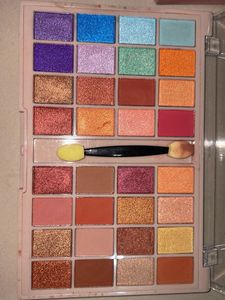 SHILLS Professional Eyeshadow Palette